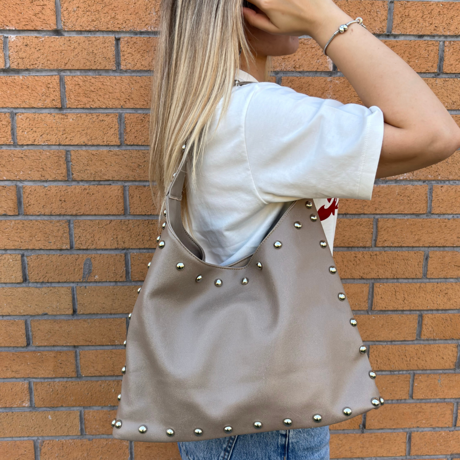 Rivet Geniş Hacimli Kadın Omuz Çantası