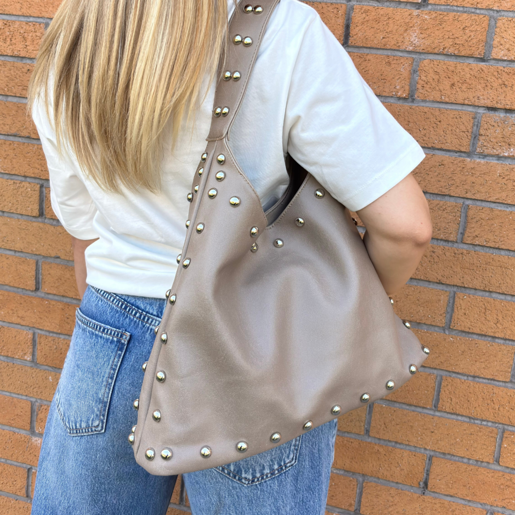 Rivet Geniş Hacimli Kadın Omuz Çantası