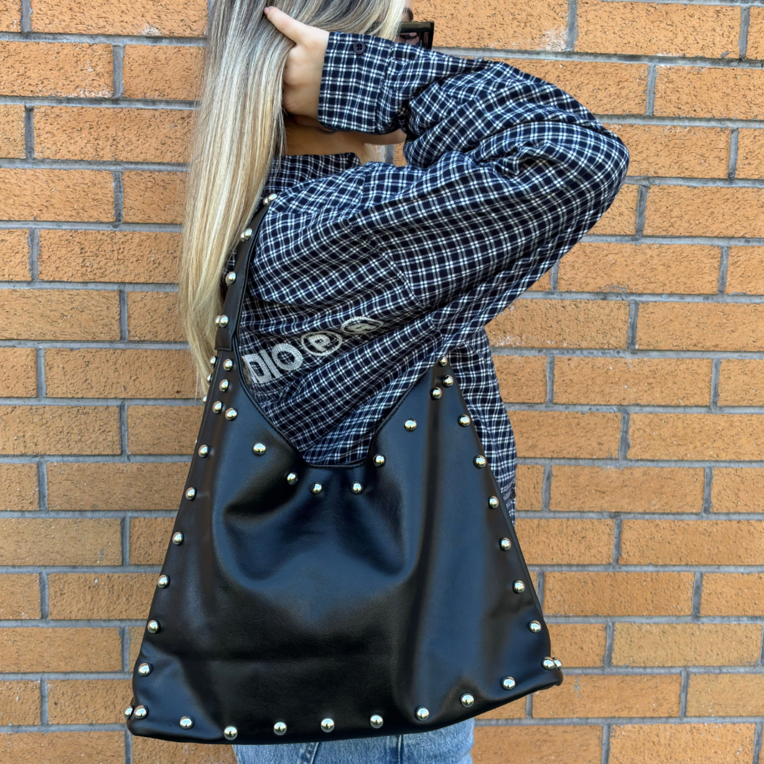 Rivet Geniş Hacimli Kadın Omuz Çantası