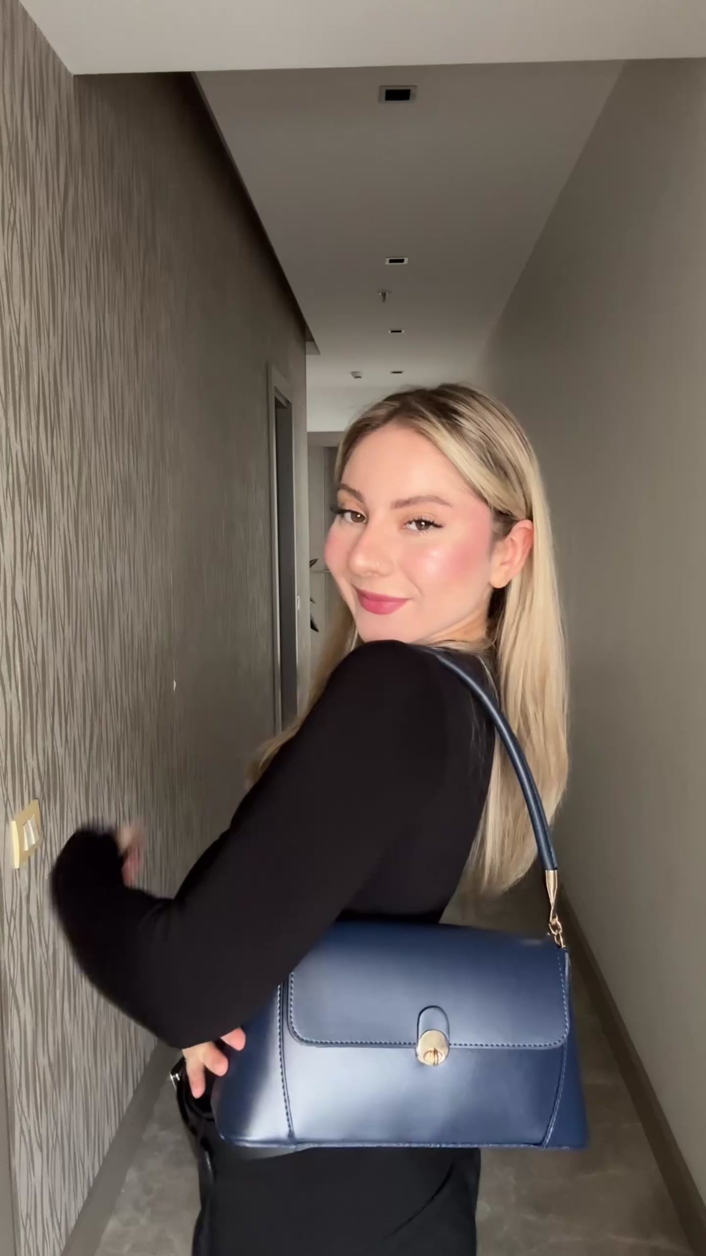 Yako Classy Kadın Omuz Çantası–Kilit Kapamalı